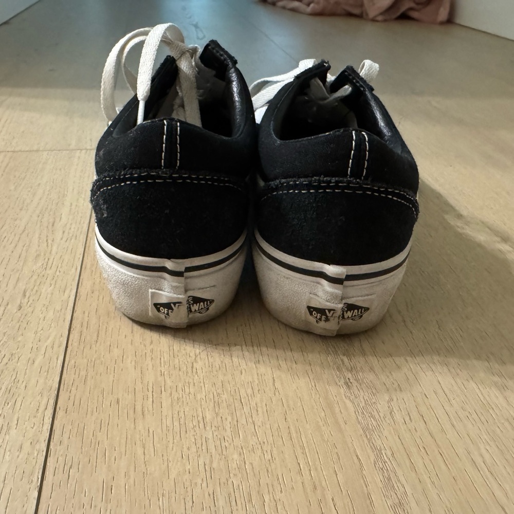 VANS - Picture 3 of 4